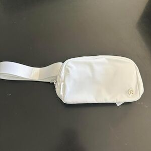 NWT Lululemon belt bag white